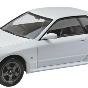 Aoshima 1/32 Nissan R32 Skyline GT-R Crystal White Model Kit