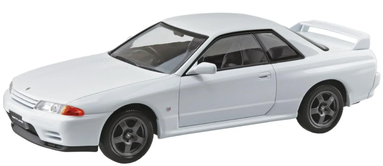 Aoshima 1/32 Nissan R32 Skyline GT-R Crystal White Model Kit