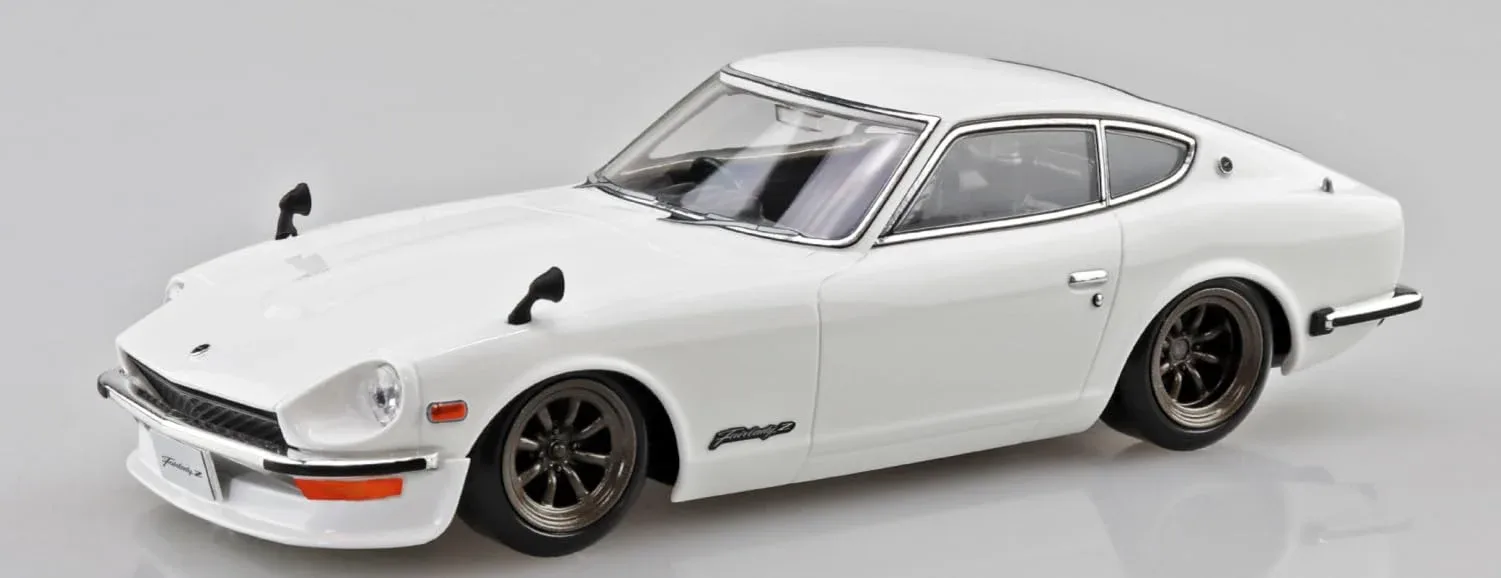 Aoshima 1/32 Nissan S30 Fairlady Z Custom White Model Kit - Image 2